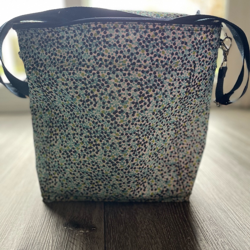 Thirty one large lunch box